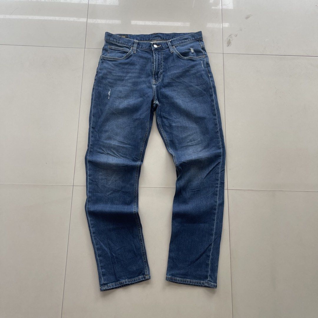 Lee Regular Comfort Fit Jeans (Category: Jeans) located in Manila. Submitted by bravebird_164362 (Listing ID 1461338369, Image 1). Description: LEE DENIM PANTS W 32 -34 HEM 7.5 EXCELLENT NO FLAWS DM📩.
