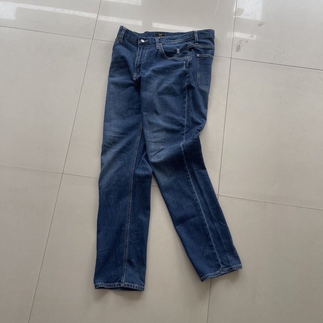 Lee Regular Comfort Fit Jeans (Category: Jeans) located in Manila. Submitted by bravebird_164362 (Listing ID 1461338369, Image 2). Description: LEE DENIM PANTS W 32 -34 HEM 7.5 EXCELLENT NO FLAWS DM📩.