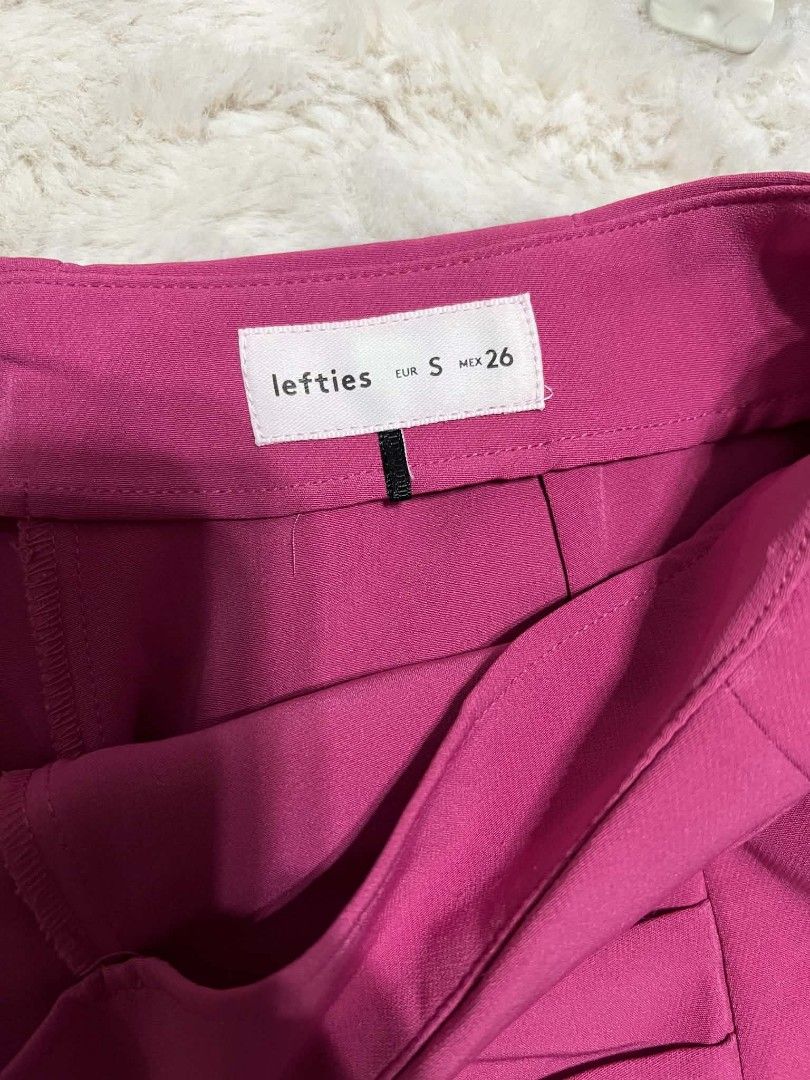 Lefties skort pink (Category: Shorts) located in Angeles City. Submitted by aiscanday (Listing ID 1461524088, Image 2). Description: small to medium kasya.