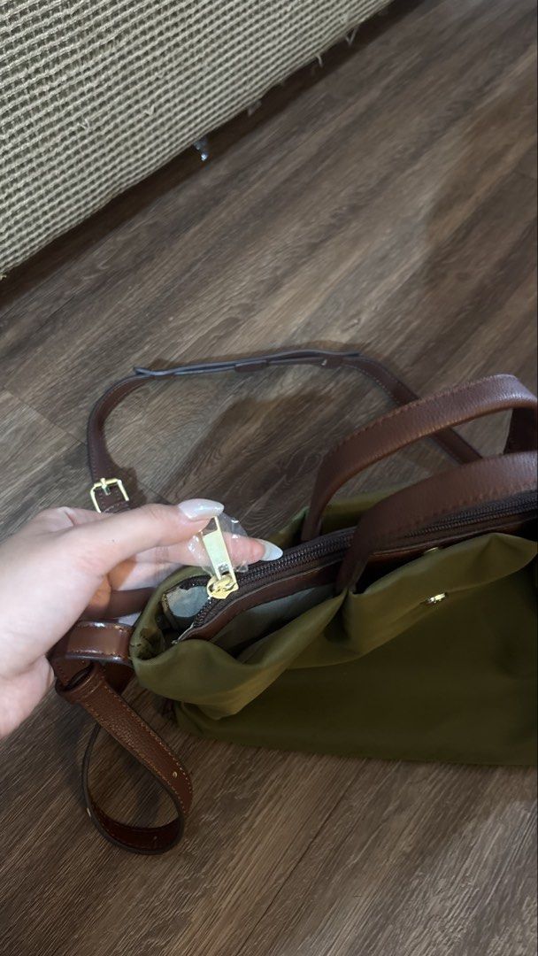 Legato Largo Hand Bag in Olive (Category: Luxury Bags & Wallets) located in Manila. Submitted by kimberlycryztal (Listing ID 1461538848, Image 2). Description: - Olive green Longchamp tote bag - Genuine leather handles and strap - Secure zipper closure - Ample interior space for all your essentials - Includes a detachable shoulder strap for versatile carrying - Elegant gold hardware details - Ideal for everyday use or travel.