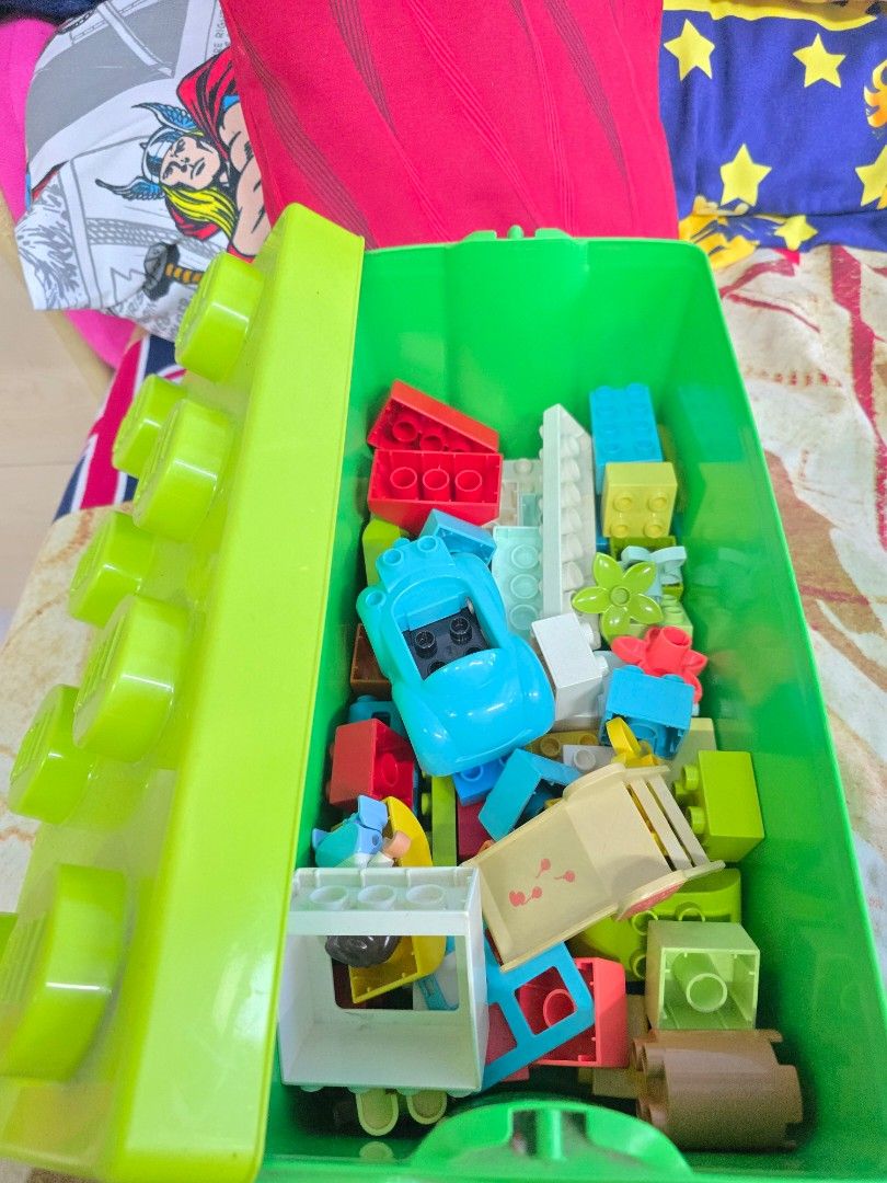 LEGO DUPLO 10913 Classic Brick Box (Category: Lego & Building Sets) located in Quezon City. Submitted by thegoodsplanetmnl (Listing ID 1461335847, Image 3). Description: 65 pcs blocks - all complete! When you open this colorful assortment of LEGO® DUPLO® bricks, you open a world of creative play and developmental benefits. This versatile playset is packed with ideas and inspiration for toddlers. There’s a car with moving wheels, a roof, window, f