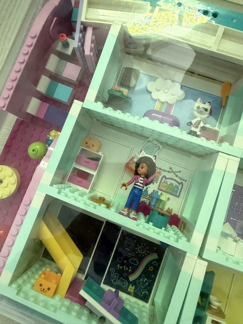 LEGO Gabys DollHouse Complete Set (Category: Lego & Building Sets) located in Makati City. Submitted by imwinniewong (Listing ID 1461451136, Image 2). Description: -Complete Building Set -Missing two small items - comes with instruction book - All pieces neatly stored in a clear zip case.