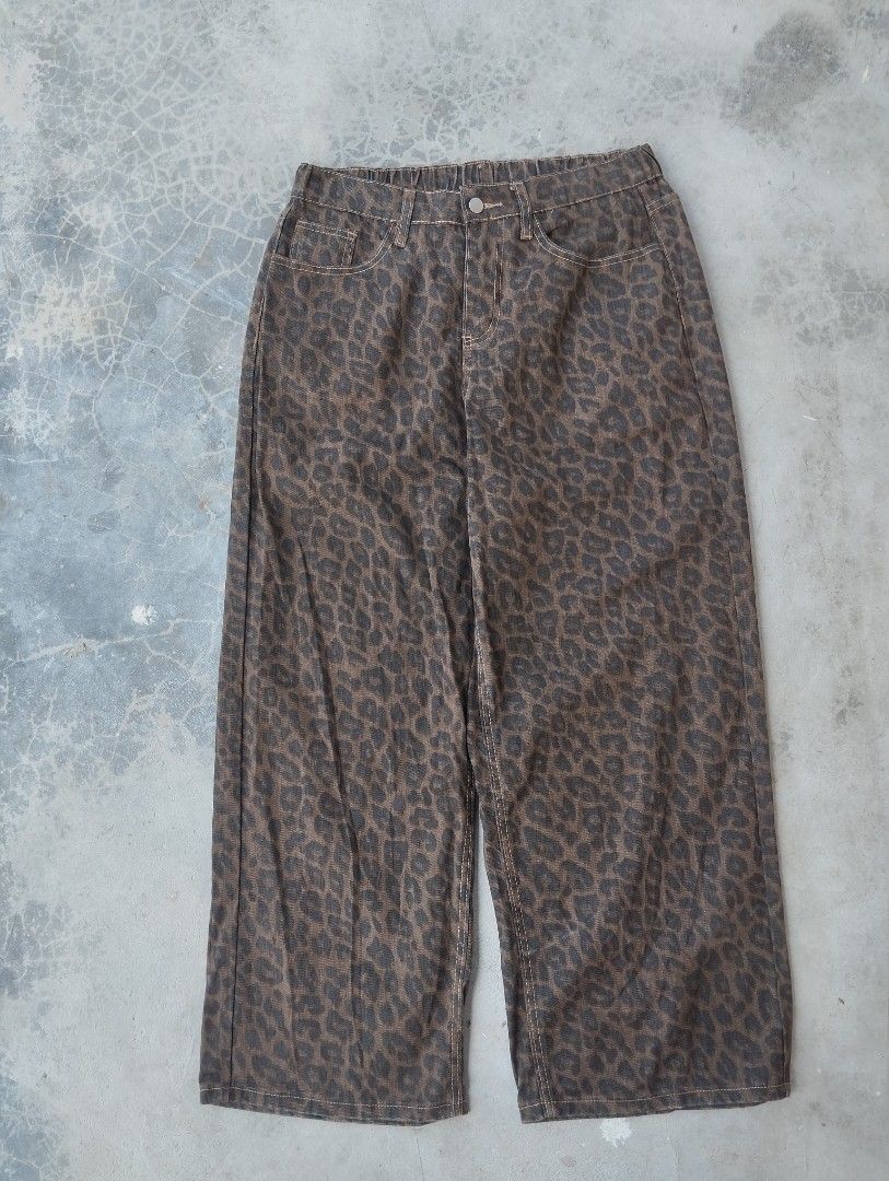 Leopard Print Wide Leg Cropped Pants (Category: Other Bottoms) located in Mati. Submitted by old_era.ph (Listing ID 1461459402, Image 1). Description: - Trendy brown leopard print - Flattering wide leg, cropped silhouette - Comfortable elastic waistband at the back - Convenient front and back pockets - Versatile casual style for daily wear.