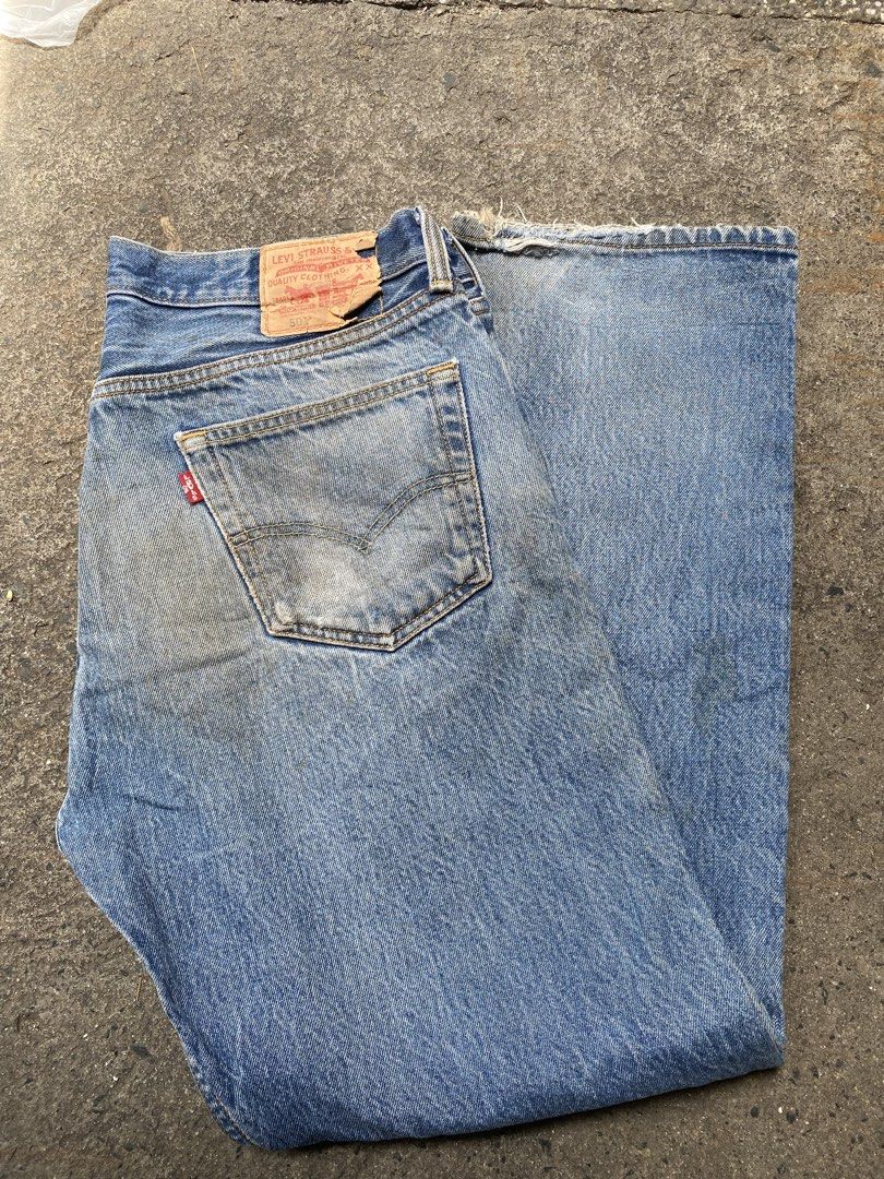 Levi’s 501 jeans (Category: Jeans) located in Las Pinas. Submitted by mark2k05 (Listing ID 1461389350, Image 1). Description: 36/32.