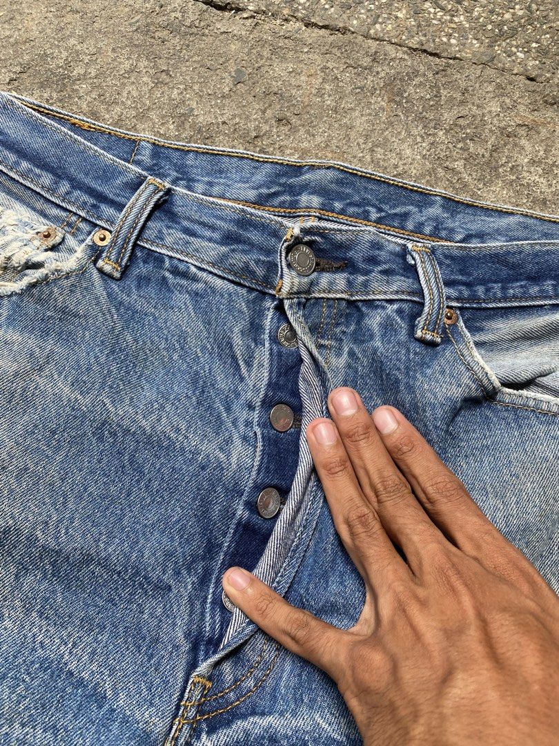Levi’s 501 jeans (Category: Jeans) located in Las Pinas. Submitted by mark2k05 (Listing ID 1461389350, Image 3). Description: 36/32.