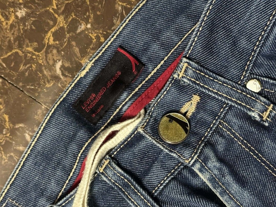 LEVIS ENGINEERED (Category: Activewear) located in Abucay. Submitted by lux.mnl (Listing ID 1461500706, Image 3). Description: Waist:32 Length:48 as new condition.