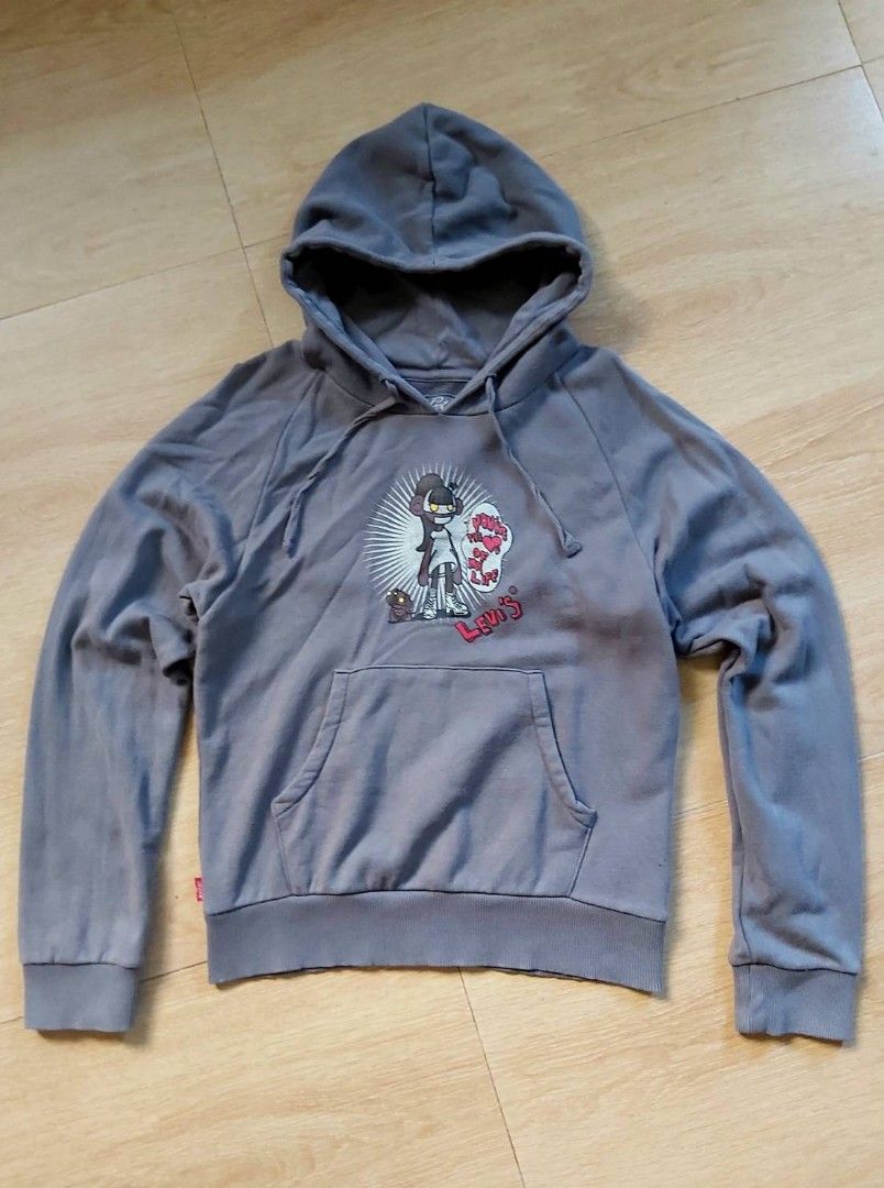 LEVI'S GRAPHIC PULLOVER HOODIE (Category: Coats, Jackets and Outerwear) located in Bulacan. Submitted by nansantiago (Listing ID 1461521285, Image 1). Description: LEVI'S GRAPHIC PULLOVER HOODIE Youth size Large 18" chest 21" length 22" sleeves Preloved condition 🏷️ ₱250‼️ 📍 Location: Plaridel, Bulacan 💸 Mode of Payments: Gcash / BPI 📦 Pick-up / Ship 🚚 Couriers : Flash Express / SPX / Lalamove.