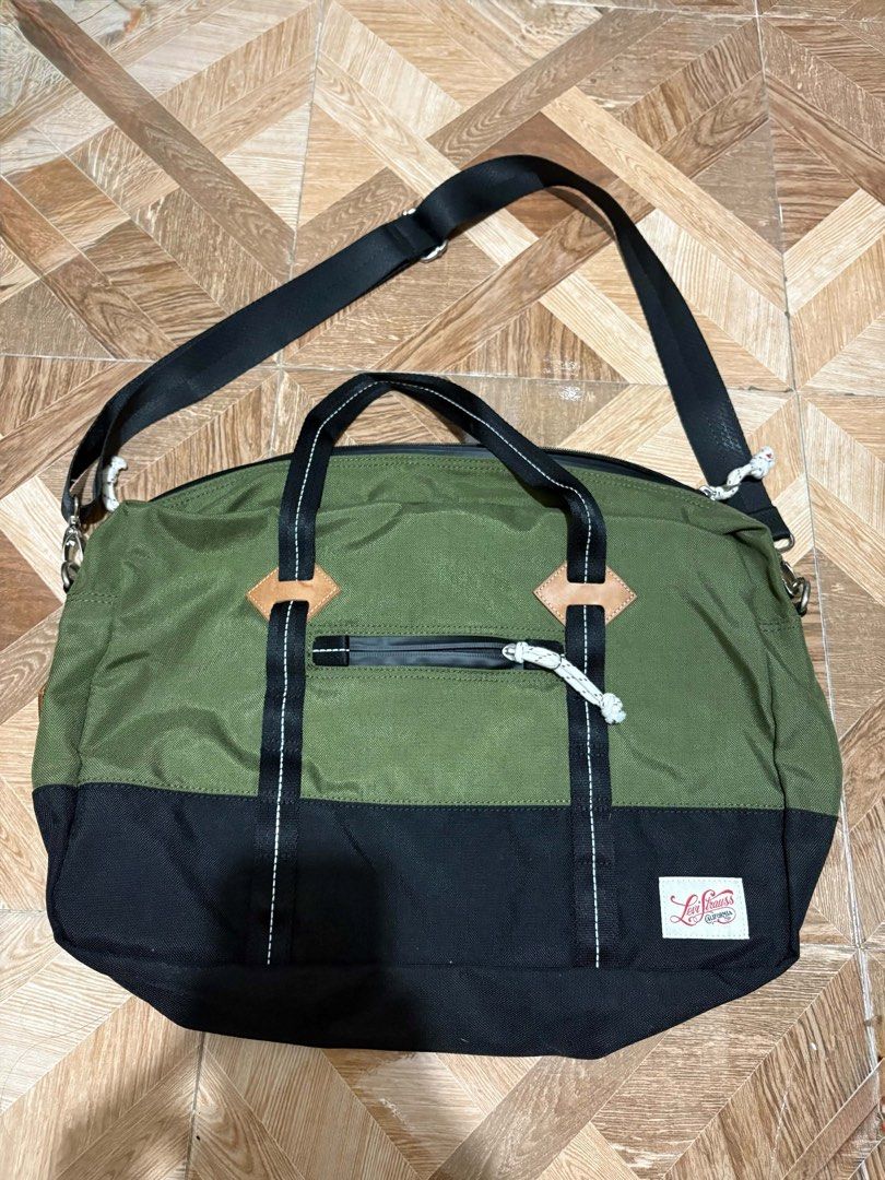 Levi's Green and Black Duffle Bag (Category: Sling Bags) located in Tacloban City. Submitted by rdtbb (Listing ID 1461371648, Image 1). Description: - Stylish green and black duffel bag - Spacious main compartment with internal pockets - Convenient front zip pocket for quick access - Includes a detachable shoulder strap for comfortable carrying - Ideal for gym sessions or weekend getaways - Made with durable material for long-lasting use.