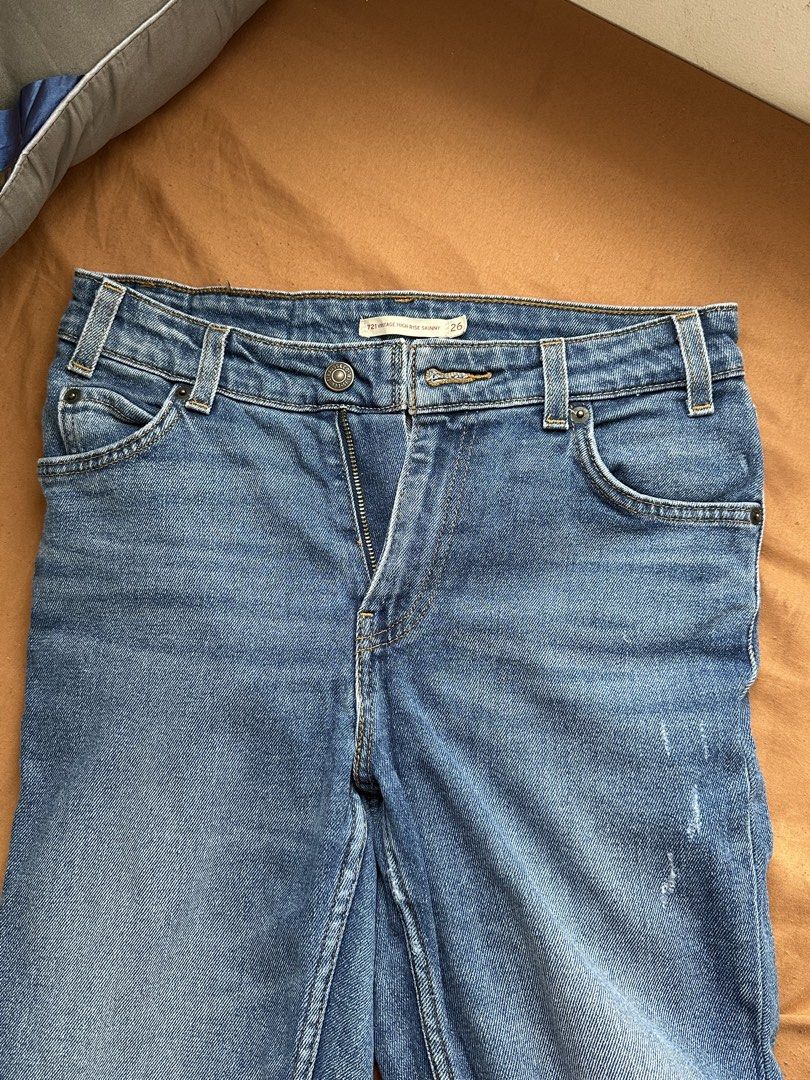 Levi’s Jeans (Category: Jeans) located in Taytay. Submitted by itslyn (Listing ID 1461395152, Image 1). Description: Size 26 on tag but can fit to size 24-25 RFS: I don’t use it much MOP: Gcash MOD: Lalamove (buyer will shoulder the delivery fee) .