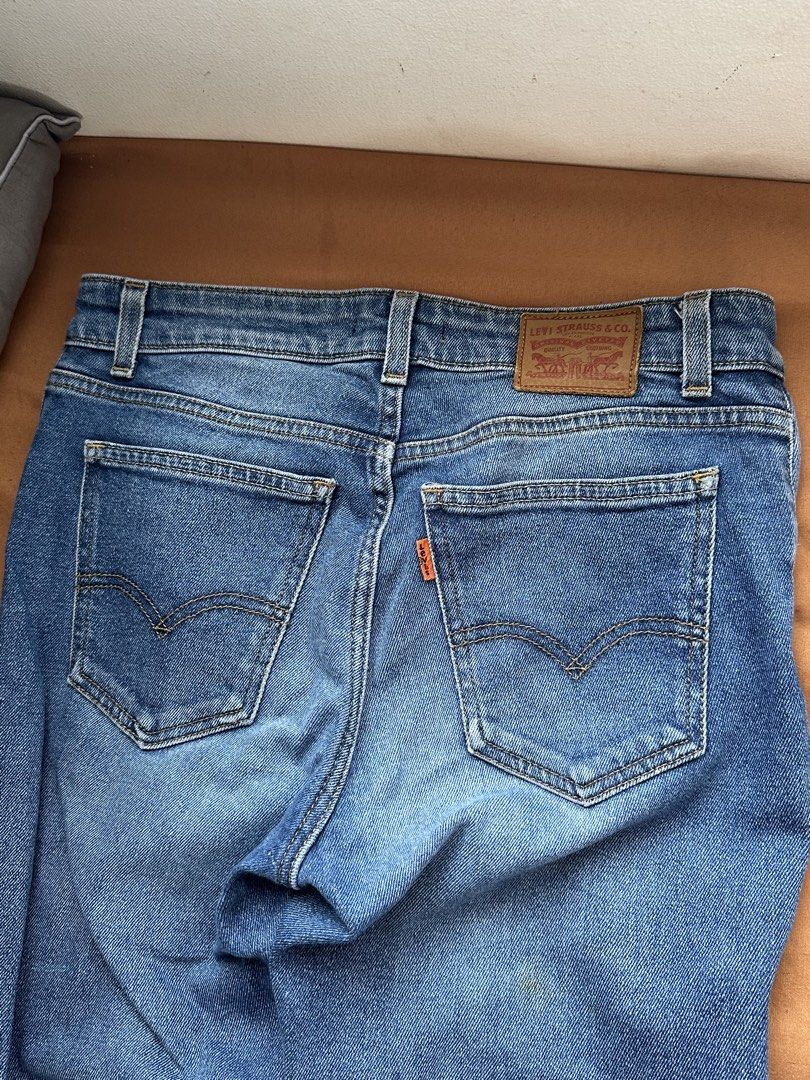 Levi’s Jeans (Category: Jeans) located in Taytay. Submitted by itslyn (Listing ID 1461395152, Image 2). Description: Size 26 on tag but can fit to size 24-25 RFS: I don’t use it much MOP: Gcash MOD: Lalamove (buyer will shoulder the delivery fee) .