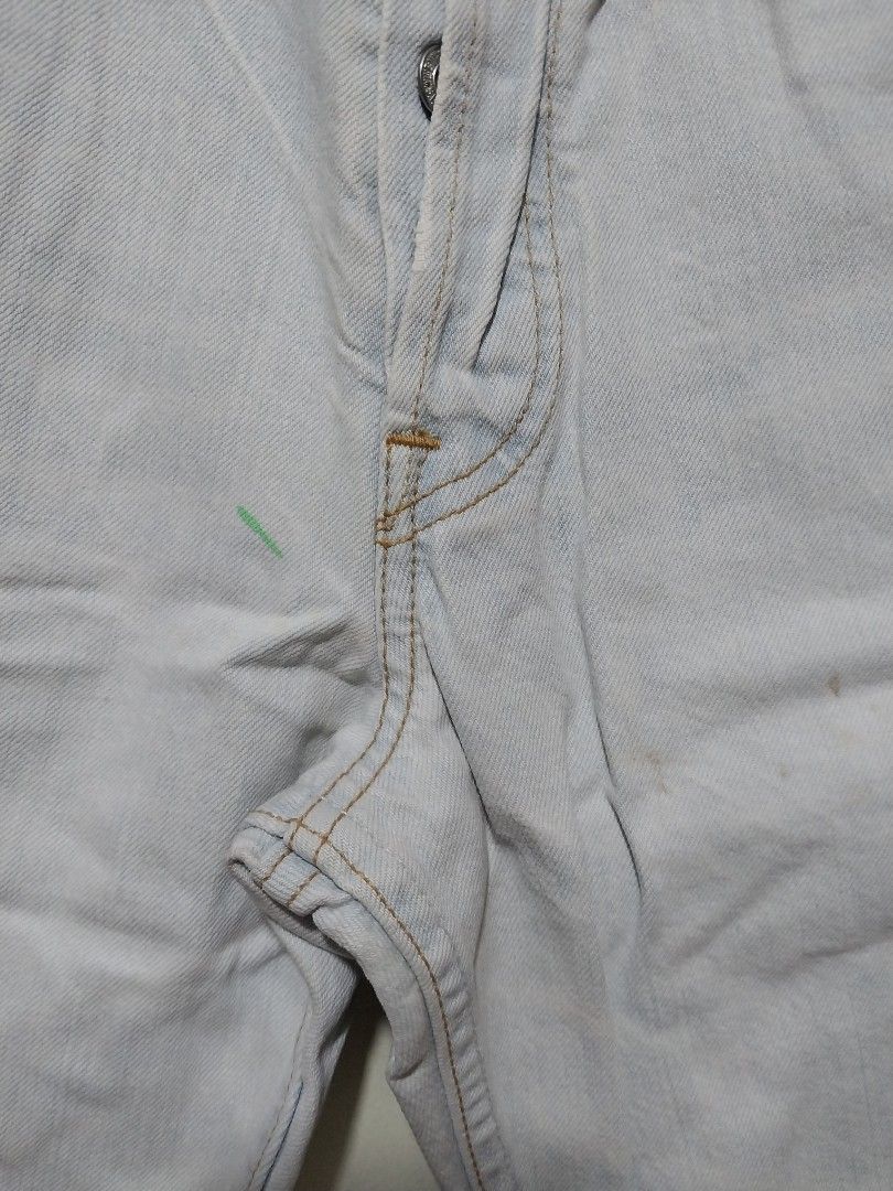 Levis Light Wash Denim Jeans (Category: Jeans) located in Manila. Submitted by PrinceDani.Clothing (Listing ID 1461370436, Image 2). Description: levis light wash denim pants Size 30in waist 35in length 7in leg opening excellent condition .