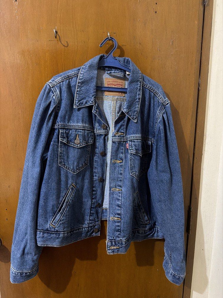 Levi’s Original Puff Sleve Trucker Jacket XL (Category: Coats, Jackets and Outerwear) located in Quezon City. Submitted by aileenann (Listing ID 1461446220, Image 1). Description: Selling my Levi’s denim jacket I’ve used this maybe once or twice, so it’s condition is still like new. I bought this for 3,299 (receipt in the picture).