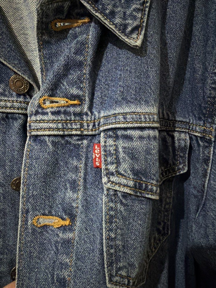 Levi’s Original Puff Sleve Trucker Jacket XL (Category: Coats, Jackets and Outerwear) located in Quezon City. Submitted by aileenann (Listing ID 1461446220, Image 3). Description: Selling my Levi’s denim jacket I’ve used this maybe once or twice, so it’s condition is still like new. I bought this for 3,299 (receipt in the picture).