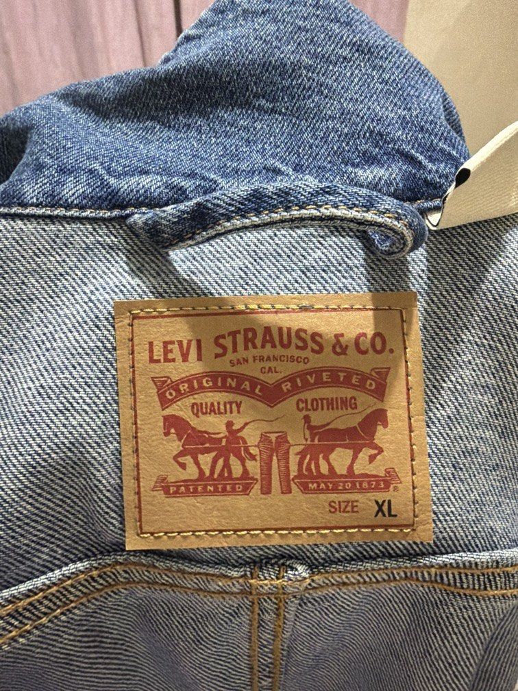 Levi’s Original Puff Sleve Trucker Jacket XL (Category: Coats, Jackets and Outerwear) located in Quezon City. Submitted by aileenann (Listing ID 1461446220, Image 2). Description: Selling my Levi’s denim jacket I’ve used this maybe once or twice, so it’s condition is still like new. I bought this for 3,299 (receipt in the picture).