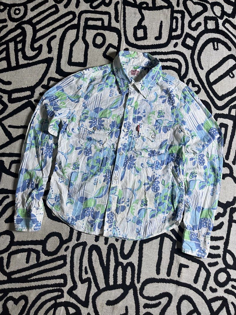 Levi’s Redloop polo long sleeve (Category: Longsleeves) located in Silang. Submitted by yusthrift (Listing ID 1461447245, Image 1). Description: Levis Redloop polo sleeve floral Size: S on tag 17 inc width 22 inches length No issue Very good condition .