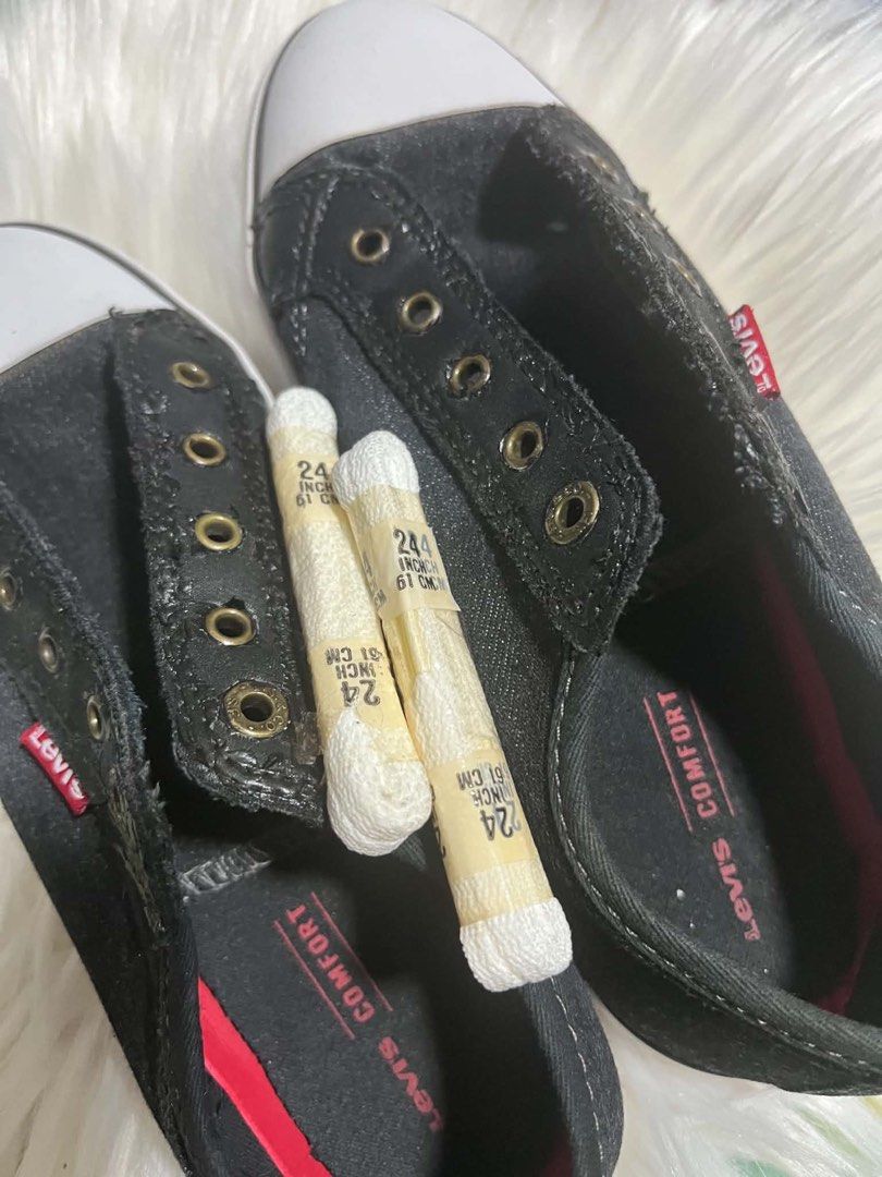 Levis sneakers (Category: Sneakers & Footwear) located in Caloocan City. Submitted by trebdy01 (Listing ID 1461336285, Image 2). Description: Can fit sa size 5,51/2 Kasya din sa sise 6 pag payat paa mo .