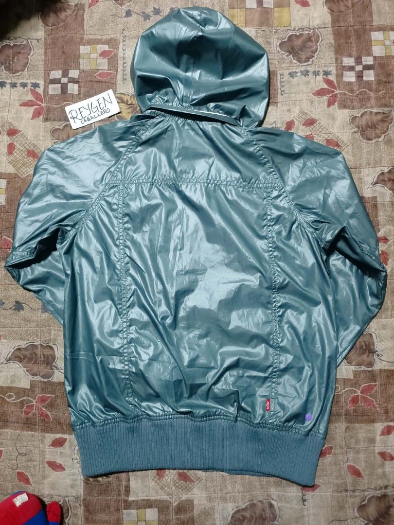 Levi's Windbreaker bomber jacket (Category: Coats, Jackets and Outerwear) located in Manila. Submitted by reygencaballero17 (Listing ID 1461492449, Image 2). Description: -Levi's Windbreaker bomber jacket -size Medium -brand New condition -no issue.