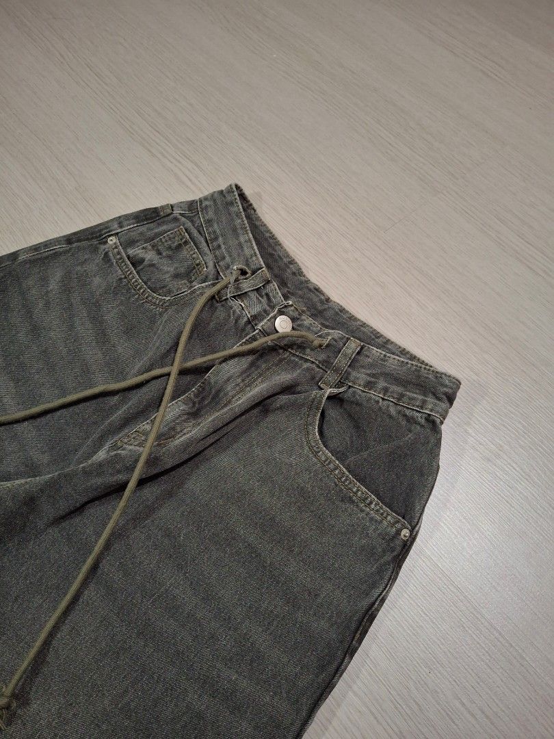 LIGHT GRAY BAGGY JEANS W/ LACES (Category: Jeans) located in Manila. Submitted by deepsythrift (Listing ID 1461399769, Image 3). Description: LIGHT GRAY BAGGY JEANS W/ LACES — MEASUREMENT (INCHES) WAIST: 27 LENGTH: 44 THIGH: 13.5 LEG OPENING / HEM: 10 — MINE: ₽399 — (10/10) EXCELLENT CONDITION MUST HAVE FAV HARD DENIM HEAVY THICK BAGGY — FLAW(S): NONE — NOTES: READ THE THREE PINNED POST MANAGE YOUR EXPECTATIONS COLOR MAY VARY DUE TO LIGHTING — AS