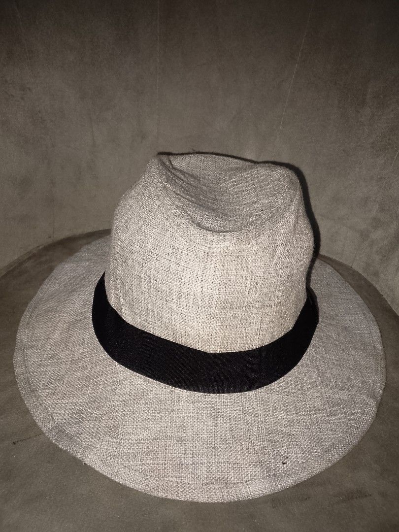 Light Gray Woven Cowboy Style Fedora Hat LtoXL (Category: Caps & Hats) located in Binangonan. Submitted by yuristalin888 (Listing ID 1461374889, Image 2). Description: Complete your warm-weather look with this breezy light gray fedora hat, featuring a lightweight textured weave and a classic pinched crown design. Contrasted with a wide black ribbon band, this stylish and versatile accessory offers effortless sun protection and timeless casual ele