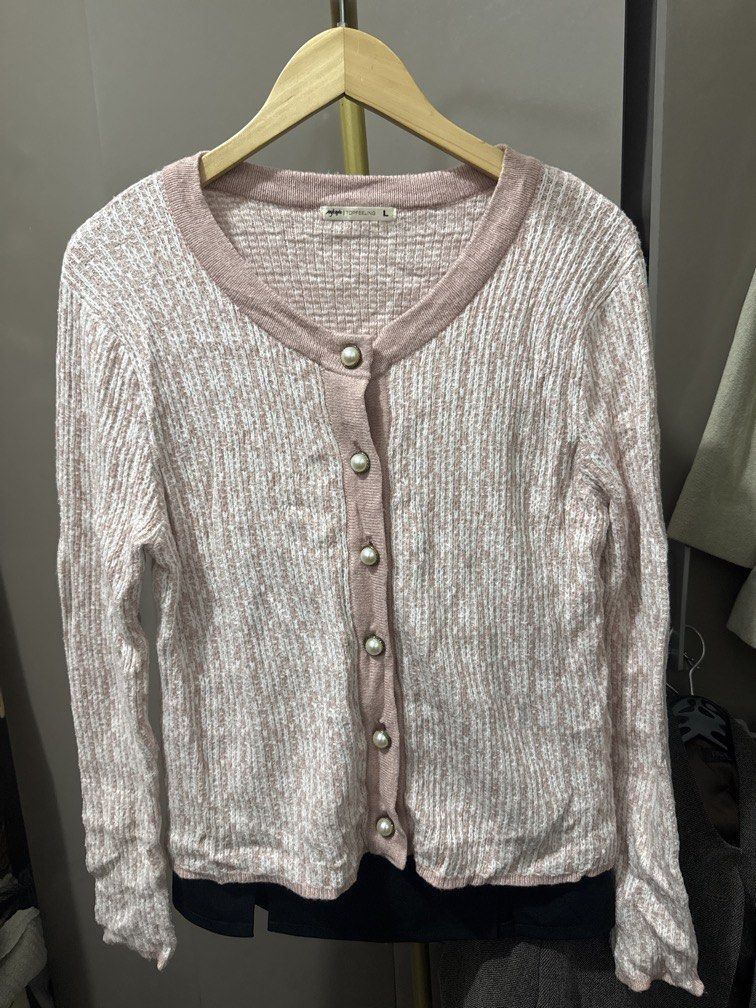 Light Pink Knitted Sweate (Category: Coats, Jackets and Outerwear) located in Mexico. Submitted by studioleraph (Listing ID 1461454260, Image 1). Description: 🛍️ Perfect for your personal wardrobe or reseller business 🫶 👗 The actual item being sold is the original garment shown in the product photos. Small differences in fit, drape, color, texture, or details may occur. 💌 Condition: • Preloved; Please wash the items before wearing. • Please m