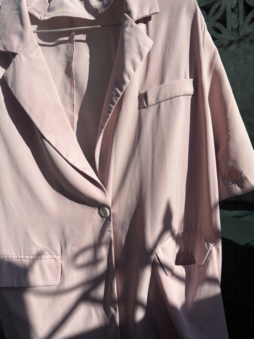 Light Pink Oversized Blazer with Short Sleeves (Category: Coats, Jackets and Outerwear) located in Caloocan City. Submitted by alnair7 (Listing ID 1461560702, Image 3). Description: - Oversized blazer - Light pink shade - Short sleeves - Single button closure - Two front pockets with flap details - Ideal for layering over tops or dresses - Versatile for casual or semi-formal styling - Flowy.