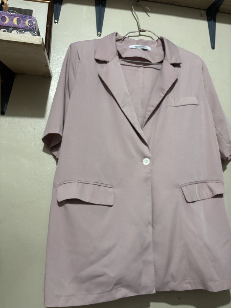 Light Pink Oversized Blazer with Short Sleeves (Category: Coats, Jackets and Outerwear) located in Caloocan City. Submitted by alnair7 (Listing ID 1461560702, Image 1). Description: - Oversized blazer - Light pink shade - Short sleeves - Single button closure - Two front pockets with flap details - Ideal for layering over tops or dresses - Versatile for casual or semi-formal styling - Flowy.