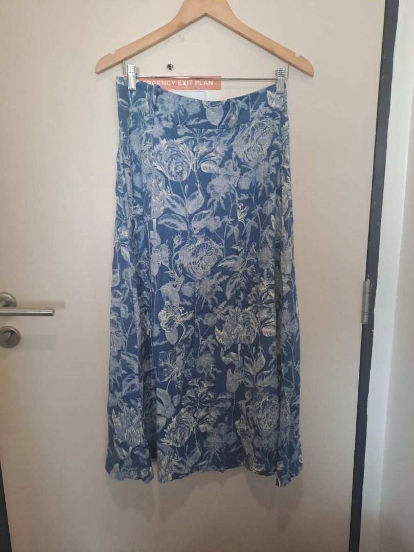 linen paisley skirt (Category: Skirts) located in Mandaluyong City. Submitted by epicowl-c93c (Listing ID 1461428302, Image 1). Description: This is a Koton Linen-Blended Floral Midi Skirt featuring a classic toile-style blue botanical pattern. Because it has a bold, romantic print, you can style it using simple, neutral building blocks to let the pattern stand out. Below are three classic ways to style it,.