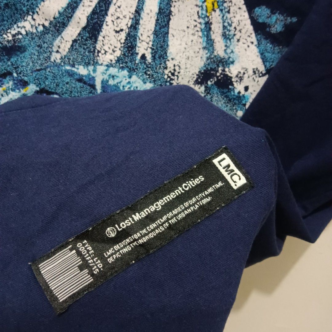 LMC SeaWorld Shirt Navy Blue (Category: Tshirts & Polo Shirts ) located in Quezon City. Submitted by jaychingsss (Listing ID 1461493257, Image 3). Description: LMC Seasworld Shirt - 100 20x26.5 Complete Tags Color Rate: 9.5/10 NEED WASH.