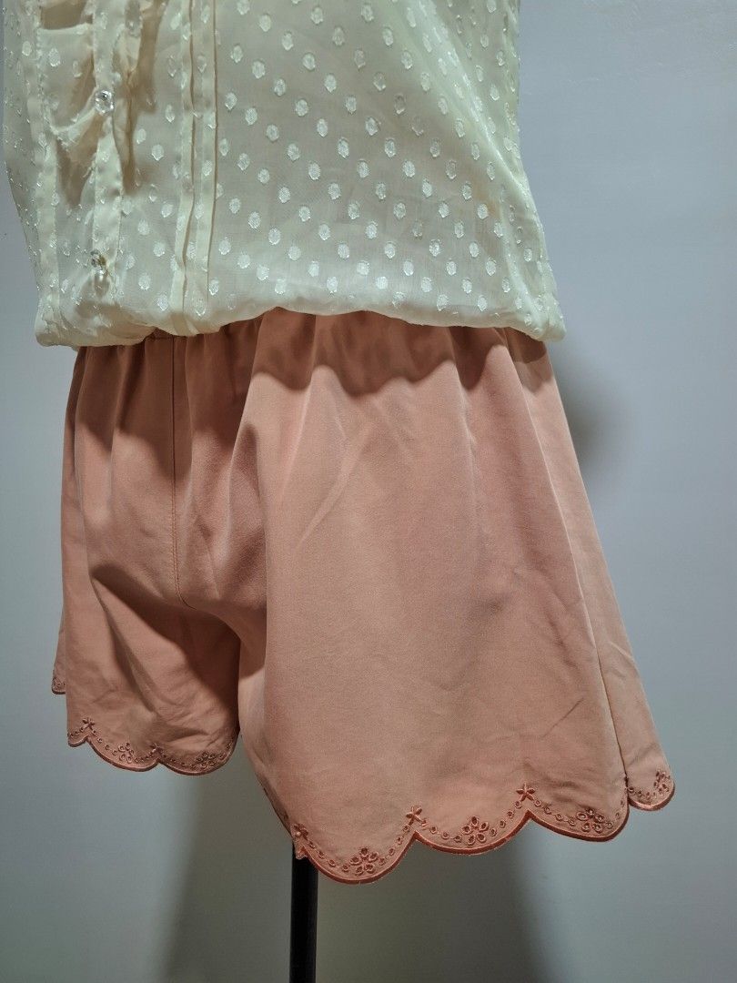 Lodispotto Two-tone Vintage-style Romper (Category: Rompers) located in Tarlac. Submitted by reimei12 (Listing ID 1461493780, Image 3). Description: Two-tone Vintage-style Romper Brand: Lodispotto Size: M on tag Bust: 86cm Waist: 64-80cm stretchable Issue: Discoloration on the left shoulder.