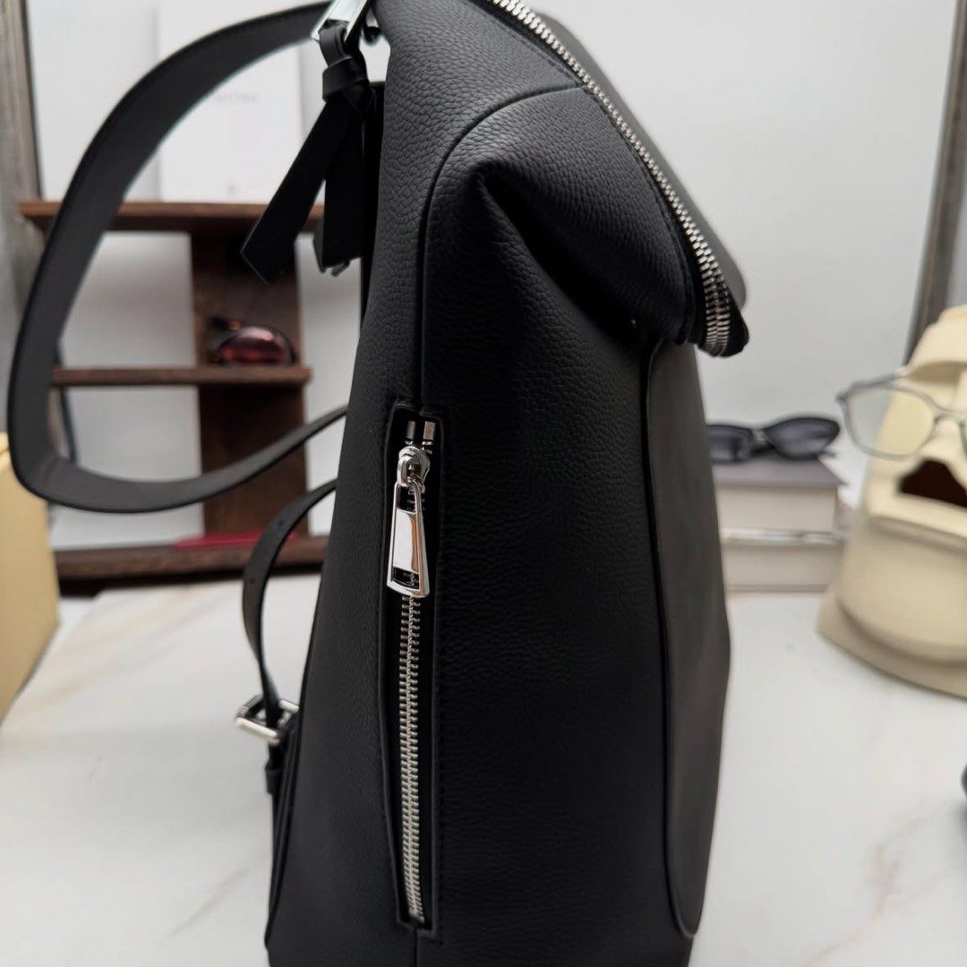 Loewe Goya Backpack Large - Black (Category: Backpacks) located in Makati City. Submitted by lottielabouff (Listing ID 1461483893, Image 1). Description: Loewe Goya Backpack Large Color: Black [PRICE] Bought in Farfetch for 51K PHP Selling for 18000 PHP • Selling my bags for affordable price • Price is still negotiable, drop your offer thru dm • No box, cards and papers, but i took detailed photos for you to check authenticity • No scammers allow