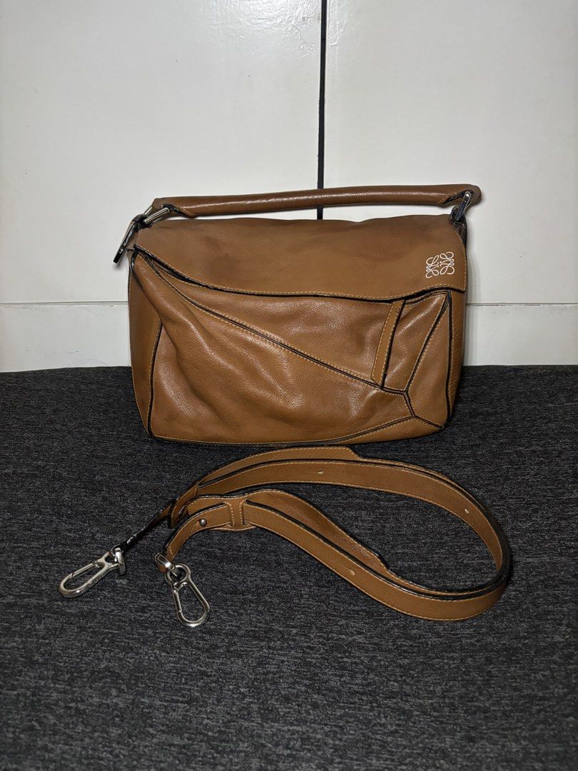Loewe Puzzle Bag Medium (Category: Luxury Bags & Wallets) located in Kabacan. Submitted by kjfmcollectionph (Listing ID 1461466770, Image 1). Description: Bought from ukay for 6k Sira ang main zipper (hindi magclose) Please see photos for tue issues and details (if may details na hanap just pm me).