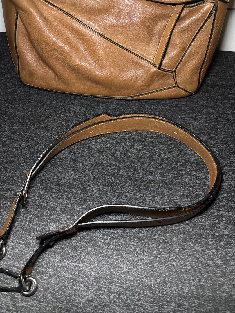 Loewe Puzzle Bag Medium (Category: Luxury Bags & Wallets) located in Kabacan. Submitted by kjfmcollectionph (Listing ID 1461466770, Image 3). Description: Bought from ukay for 6k Sira ang main zipper (hindi magclose) Please see photos for tue issues and details (if may details na hanap just pm me).