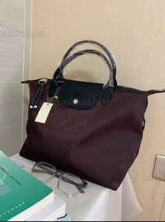(Category: ) located in . Submitted by fashion.luxe.collection (Listing ID 1461534563, Image 1). Description: .