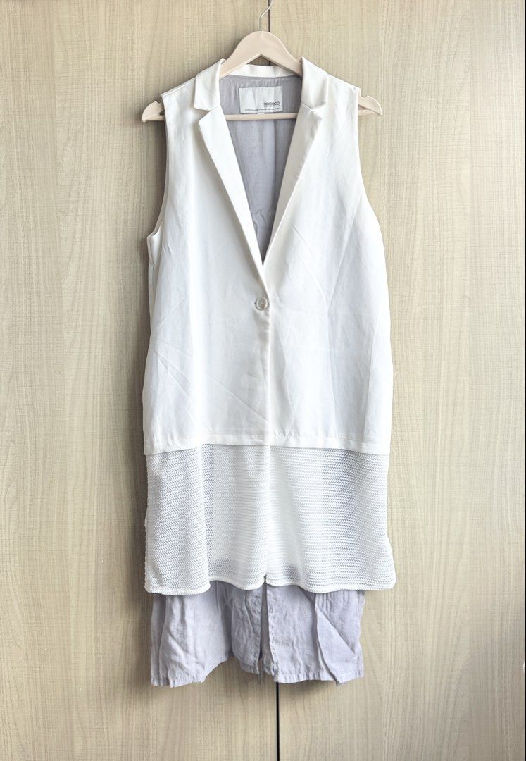 Longline Blazer Vest (Category: Coats, Jackets and Outerwear) located in Makati City. Submitted by alilbitofeverything.ph (Listing ID 1461376745, Image 1). Description: 📍Makati Size: medium-large No flaws.