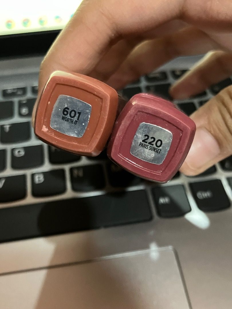 LOREAL VINYL LIPSTICK (500 FOR BOTH) (Category: Makeup) located in Malabon City. Submitted by nvrrsamantha (Listing ID 1461483700, Image 2). Description: 500 FOR BOTH NA SWATCH LANG BOTH.