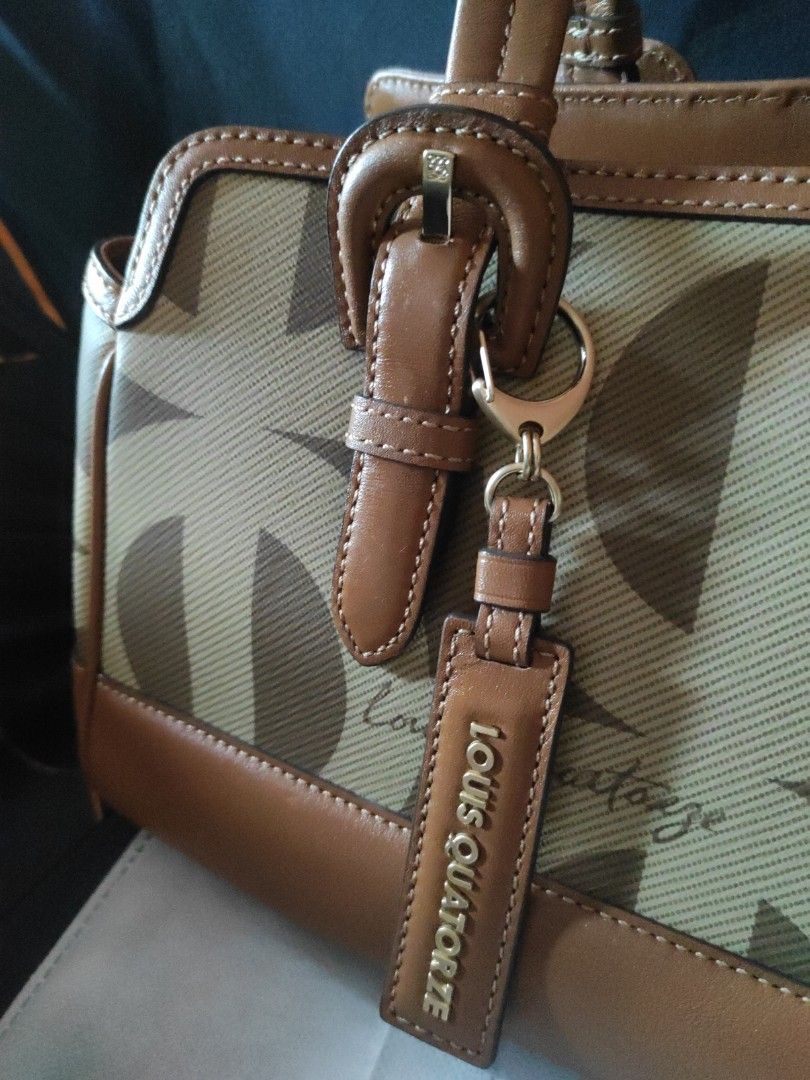 Louis Quatorze (hand bag/shoulder bag) (Category: Shoulder Bags) located in Agoo. Submitted by korea_bags (Listing ID 1461401874, Image 3). Description: message me for best price suitable for a gift dust bag included free LBC delivery.
