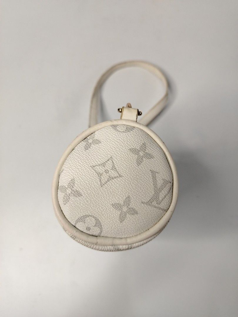 Louis vuitton barrel style mini shoulder bag (Category: Shoulder Bags) located in San Carlos. Submitted by fashiondesancarlos05 (Listing ID 1461329285, Image 3). Description: Needs cleaning Needs restoration.