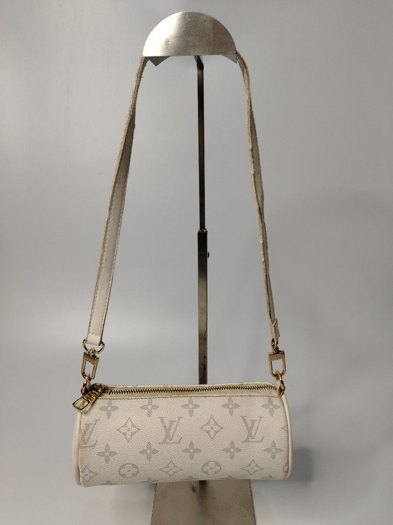 Louis vuitton barrel style mini shoulder bag (Category: Shoulder Bags) located in San Carlos. Submitted by fashiondesancarlos05 (Listing ID 1461329285, Image 1). Description: Needs cleaning Needs restoration.