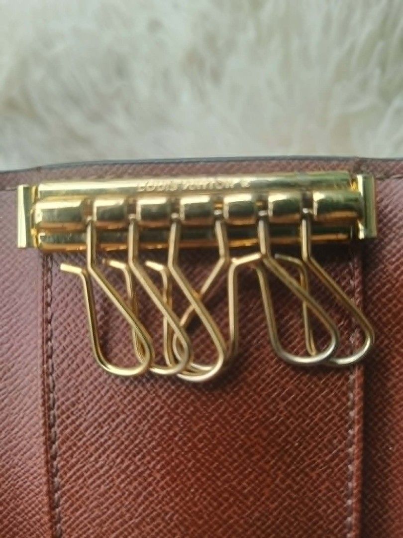 Louis Vuitton Monogram 6 Key Holder (Category: Luxury Bags & Wallets) located in Manila. Submitted by mariecunan80818 (Listing ID 1461403191, Image 3). Description: Authentic Louis Vuitton key holder in the classic Monogram canvas. Holds up to 6 keys. Gold-tone hardware. Interior date code M62630. Compact and practical for everyday use. Keep your keys organized in style..