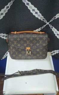 (Category: ) located in . Submitted by affordabags_cd (Listing ID 1461385306, Image 1). Description: .