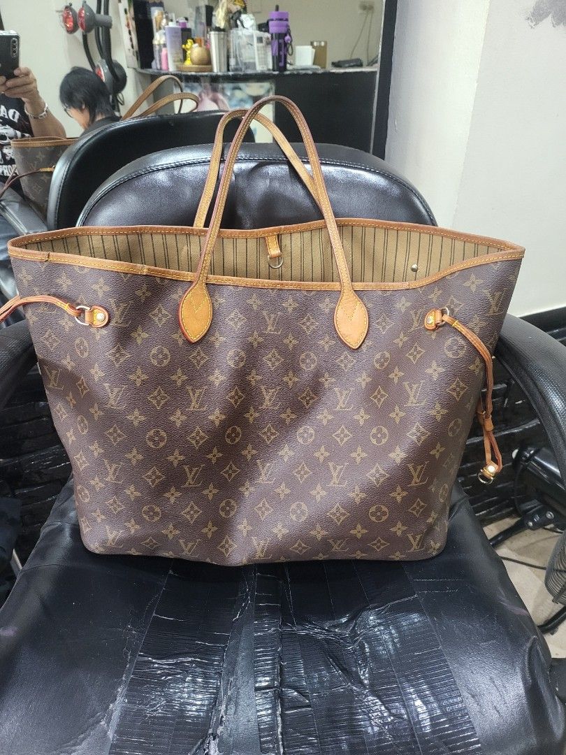 Louis Vuitton Monogram Canvas Neverful GM (Category: Luxury Bags & Wallets) located in Manila. Submitted by milkymitch23 (Listing ID 1461398708, Image 1). Description: - Classic Louis Vuitton Neverfull bag - Monogram canvas - Made in Spain - Leather trim and handles show some signs of wear - Interior has some marks and stains - Zipper works well - Timeless piece for everyday use pm for if interested - NGA po.