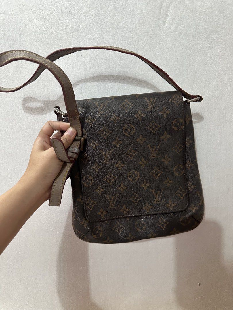 Louis Vuitton Monogram Canvas Crossbody Bag (Category: Luxury Bags & Wallets) located in Cainta. Submitted by juunakerz (Listing ID 1461439842, Image 3). Description: -used, bought sa ukay not sure if authentic but needs cleaning - negotiable BUT CLAIM asap.