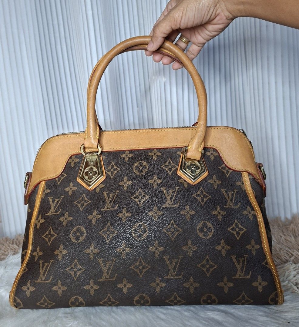 Louis Vuitton Monogram Canvas Speedy Bag (Category: Luxury Bags & Wallets) located in Nabua. Submitted by alasaasche36553 (Listing ID 1461463415, Image 1). Description: - Louis Vuitton Speedy Bag - Classic Monogram Canvas - Tan Leather Trim and Handles - Zipper Closure - Interior: 1 Zippered Pocket, 2 Slip Pockets - Gold-Tone Hardware - Ideal for Everyday Use.