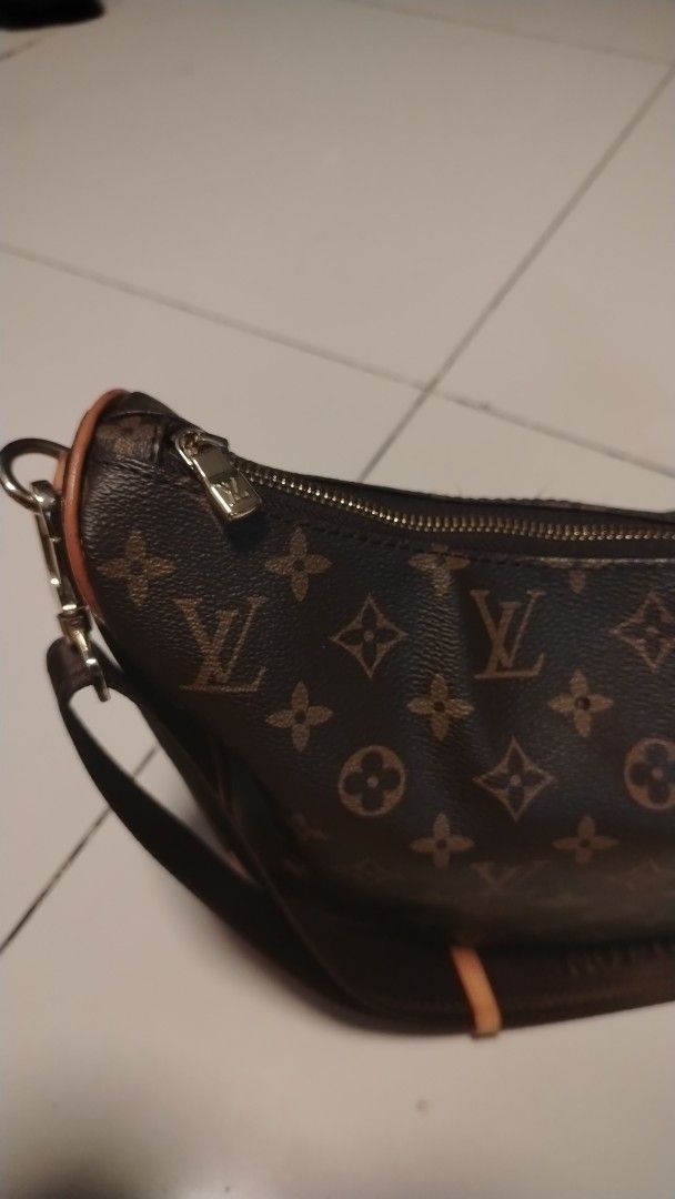 Louis Vuitton Monogram Crescent Bag (Category: Luxury Bags & Wallets) located in Manila. Submitted by wildwind_73f77a (Listing ID 1461504259, Image 2). Description: - Classic Louis Vuitton monogram crescent bag - Chic and versatile design - Main zip compartment and external zip pocket - Adjustable strap with Louis Vuitton branding - Elegant gold hardware details - Ideal for everyday use or evening outings.