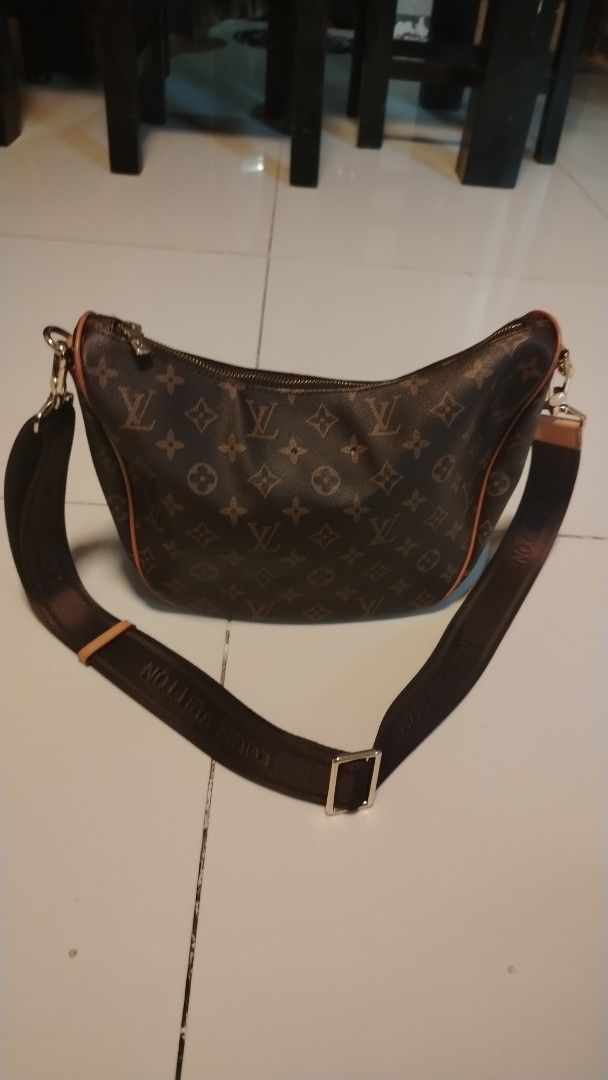 Louis Vuitton Monogram Crescent Bag (Category: Luxury Bags & Wallets) located in Manila. Submitted by wildwind_73f77a (Listing ID 1461504259, Image 1). Description: - Classic Louis Vuitton monogram crescent bag - Chic and versatile design - Main zip compartment and external zip pocket - Adjustable strap with Louis Vuitton branding - Elegant gold hardware details - Ideal for everyday use or evening outings.