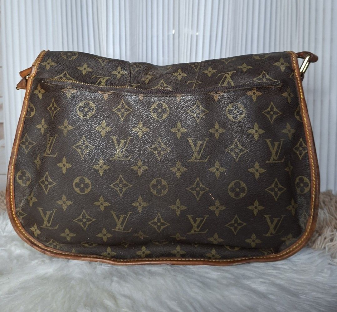 Louis Vuitton Monogrammed Shoulder Bag (Category: Luxury Bags & Wallets) located in Nabua. Submitted by alasaasche36553 (Listing ID 1461438085, Image 3). Description: - Classic Louis Vuitton Monogram shoulder bag - Interior is clean - Zipper functions well - Adjustable strap for comfort - Ideal for everyday essentials - Date code visible inside.
