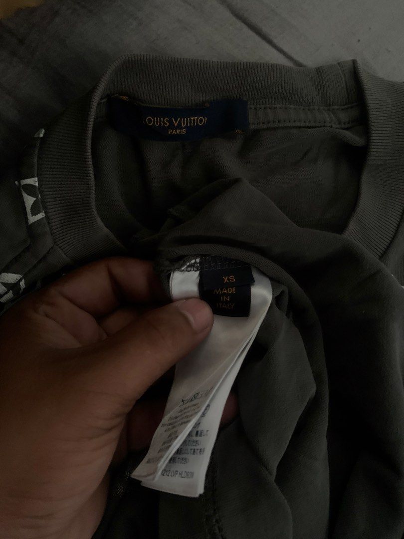 LOUIS VUITTON T SHIRT (Category: Tshirts & Polo Shirts ) located in Hinatuan. Submitted by zenfire-36e0 (Listing ID 1461410395, Image 3). Description: xs on tag.