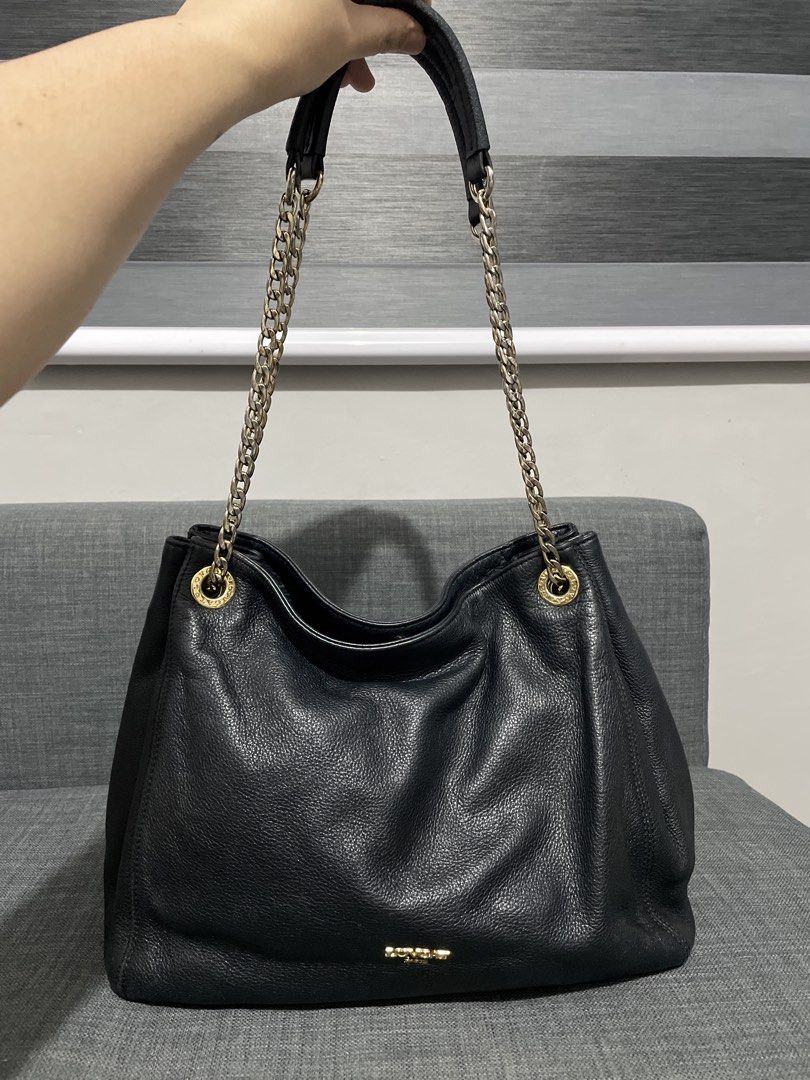 LOVCAT Paris Black Leather Chain Shoulder Bag (Category: Shoulder Bags) located in Pasig City. Submitted by roseyyylife (Listing ID 1461455943, Image 2). Description: - LOVCAT Paris black leather shoulder bag - Elegant gold chain detailing and straps - Spacious interior with a zippered pocket - Branded LOVCAT Paris tag inside - Ideal for everyday essentials and a classic look.