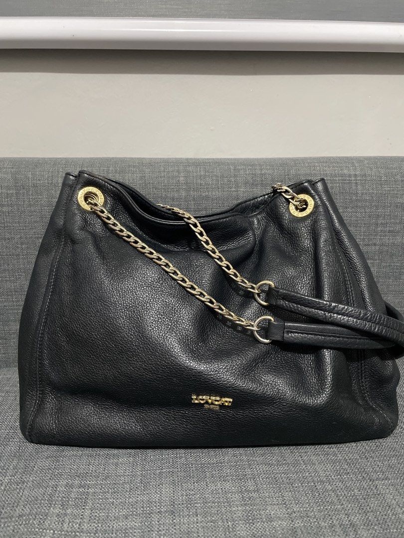 LOVCAT Paris Black Leather Chain Shoulder Bag (Category: Shoulder Bags) located in Pasig City. Submitted by roseyyylife (Listing ID 1461455943, Image 1). Description: - LOVCAT Paris black leather shoulder bag - Elegant gold chain detailing and straps - Spacious interior with a zippered pocket - Branded LOVCAT Paris tag inside - Ideal for everyday essentials and a classic look.