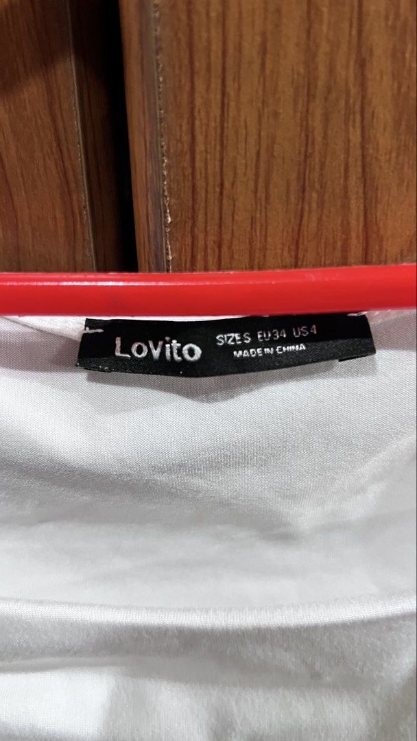 Lovito White Ruched Square Neck Tank Top Size S (Category: Sleeveless) located in Manila. Submitted by ponyows (Listing ID 1461405206, Image 2). Description: mop: gcash/bpi mod:lalamove /j&t location: sampaloc manila no return & refund.
